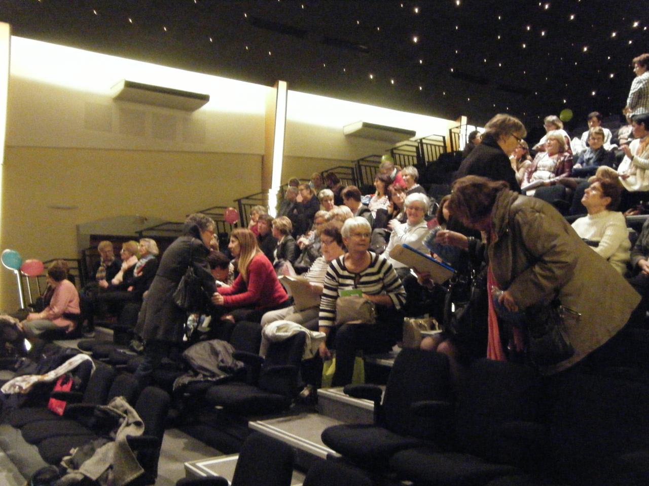 ... Dans une salle digne du Palais des Congrés